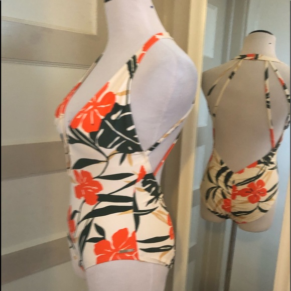 Vince Camuto swimsuit - Picture 5 of 10